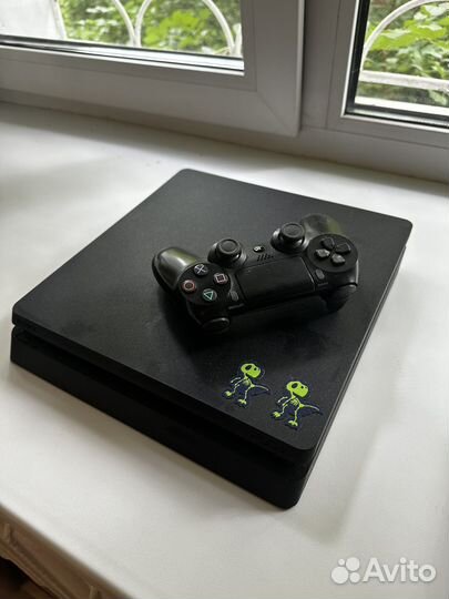 Игровая приставка ps4 slim