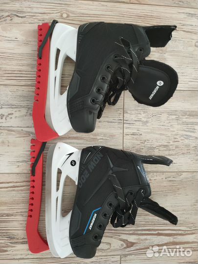 Коньки хоккейные