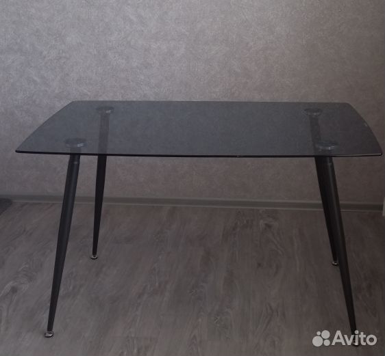 Продам новый стол