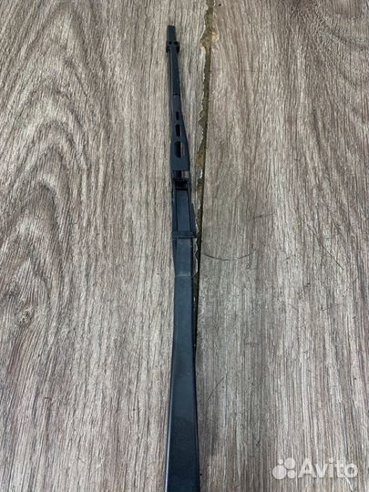 Поводок дворника задний Volkswagen Golf 4 хетчбэк