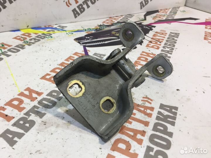 Рено Трафик Петля верхняя передней двери Прав