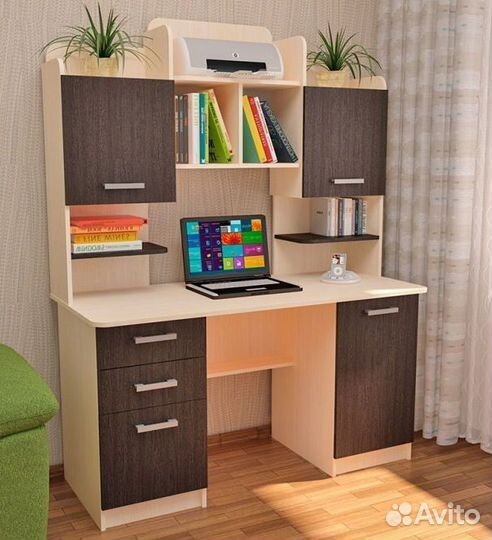 Стол письменный с полками