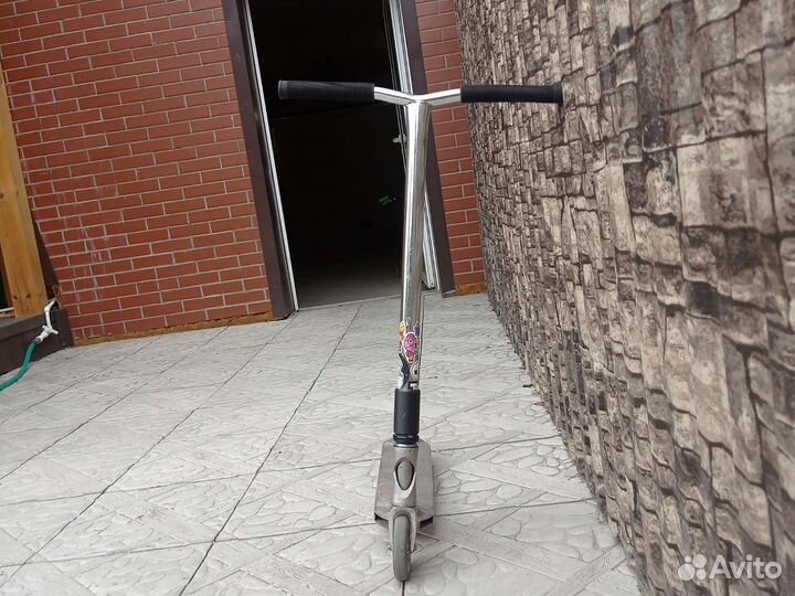 Парковый трюковой самокат