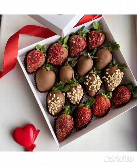 Подарочный набор из клубники в шоколаде