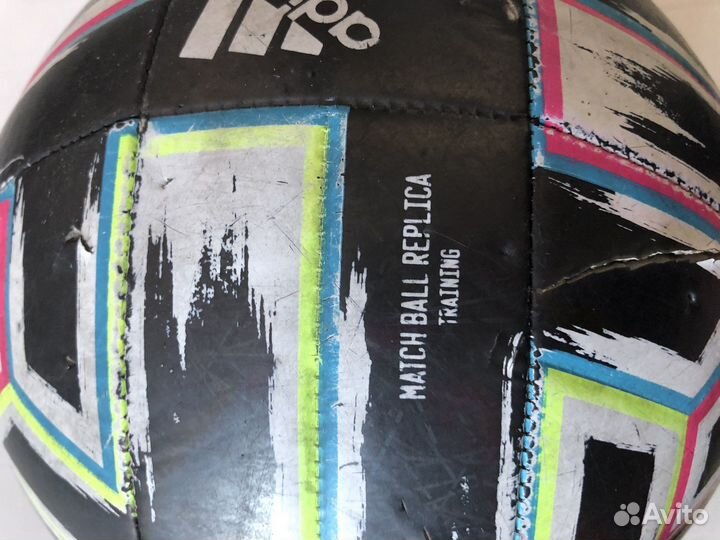 Футбольный мяч adidas