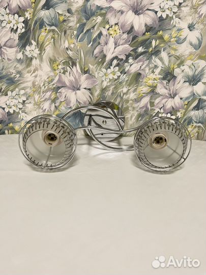 Продам потолочную люстру