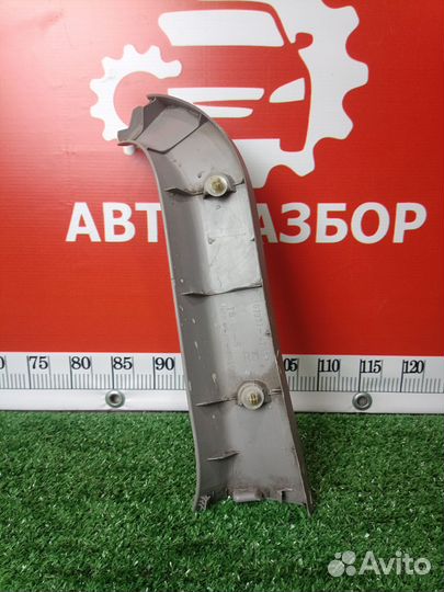 Обшивка двери багажника Toyota RAV4 30