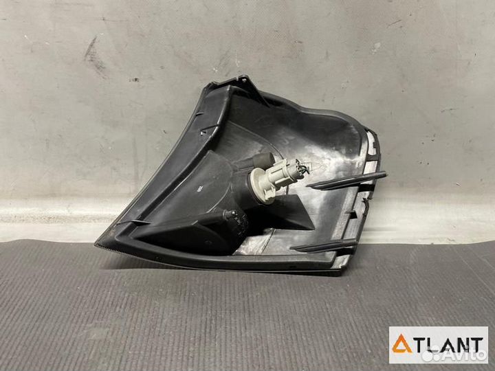 Габарит передний правый nissan liberty