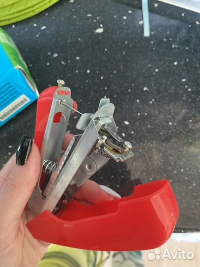 Портативная мини швейная машинка