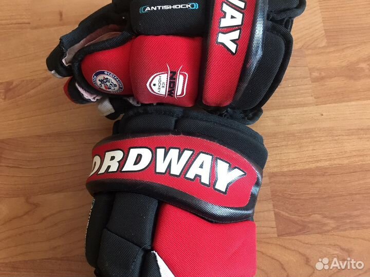 Краги хоккейные