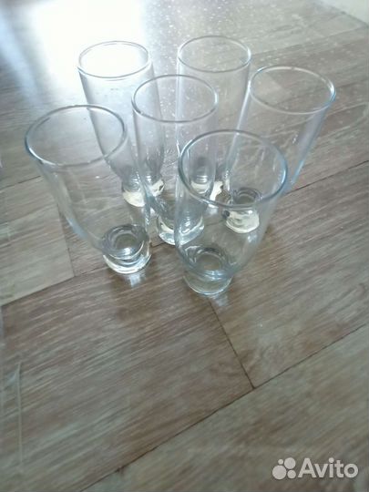 Набор высоких стеклянных стаканов