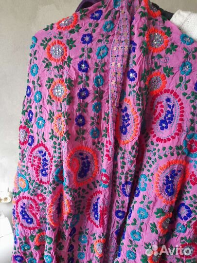 Палантин вышитый