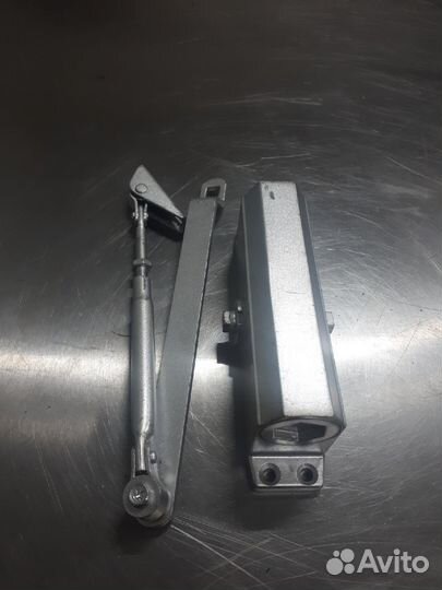 Доводчик для двери