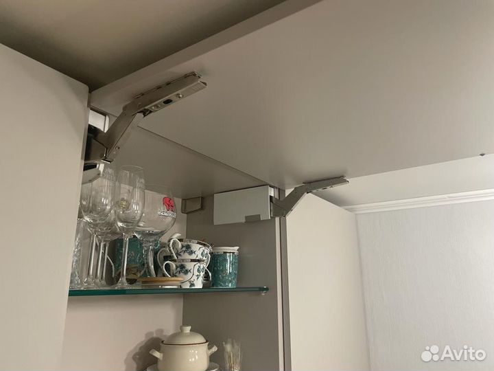 Подъемник Blum Aventos HKtop