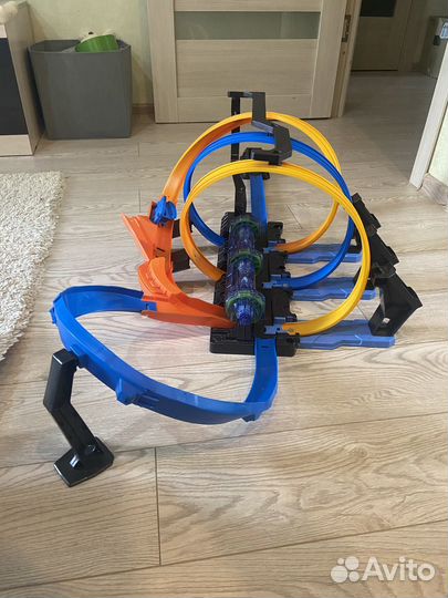Трек Hot Wheels винтовое столкновение