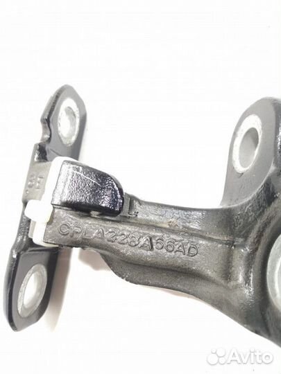 Петля двери задней правой Land Rover