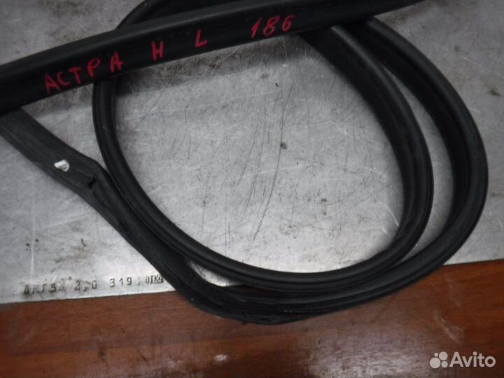 Уплотнитель левый Opel Astra H Z18XER 2008