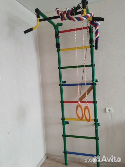 Шведская стенка с турником