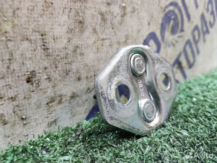 Ответная часть двери передняя правая Mazda Cx-7