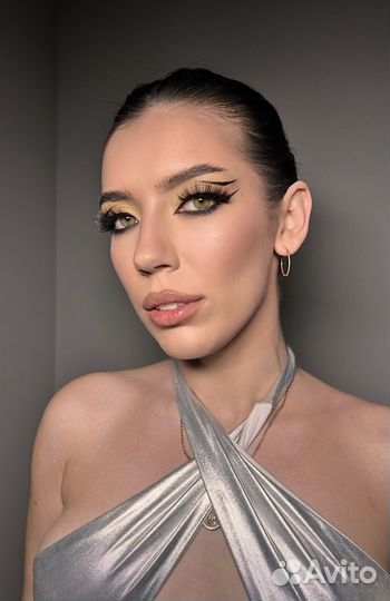 Модель на макияж