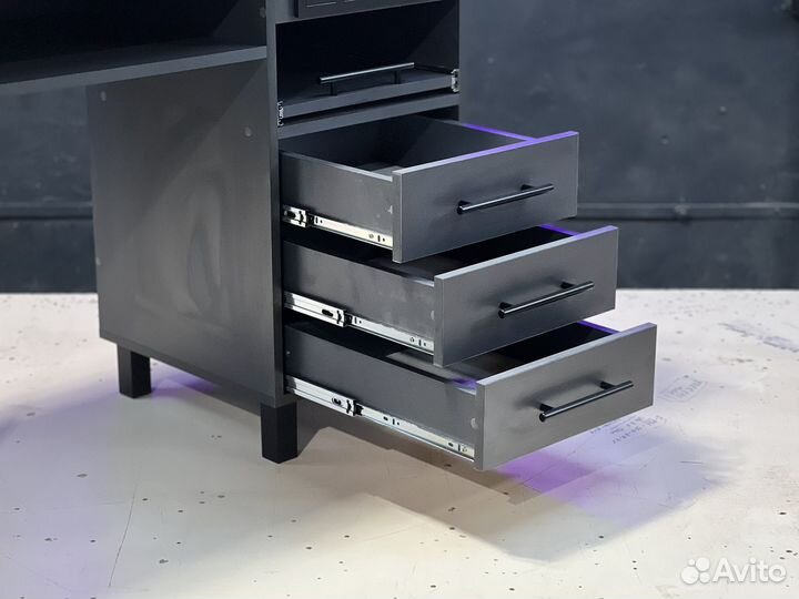 Маникюрный стол Комфорт с розетками