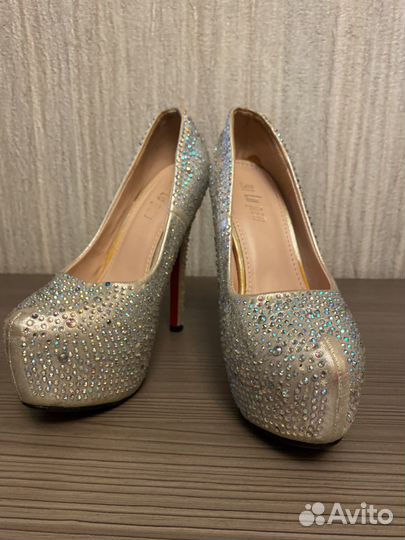 Туфли с камнями 37