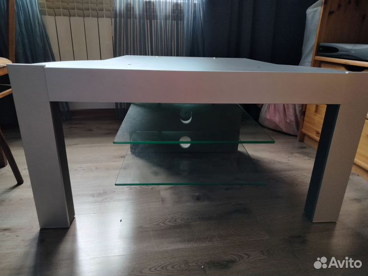 Полка под телевизор