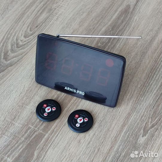 Табло отображения вызова на русском, кнопка вызова