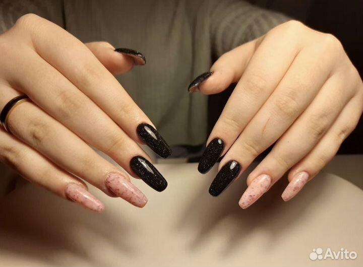 Модель на маникюр, наращивание, педикюр