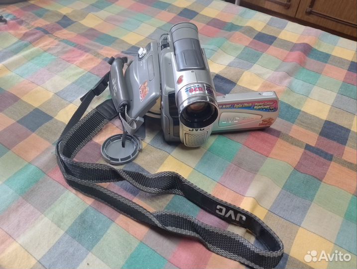 Видеокамера jvc кассетная GR-D40