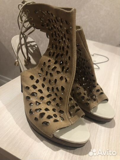 Босоножки 39