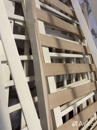 Детская кроватка с маятником