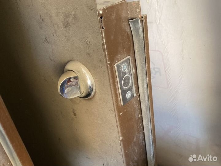 Дверь входная металлическая со стеклом