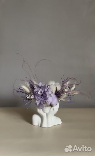 Композиция для интерьера в вазе из гипса