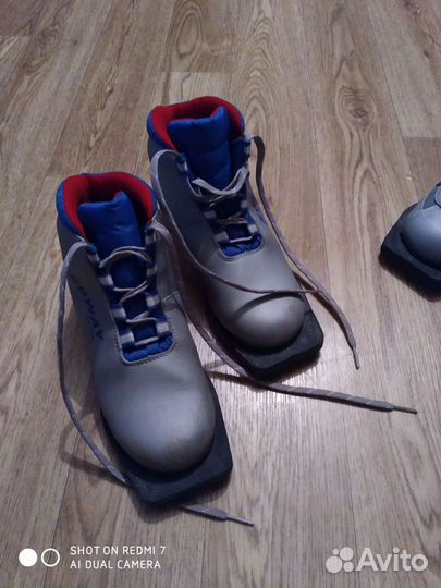 Ботинки лыжные р. 35 и 31