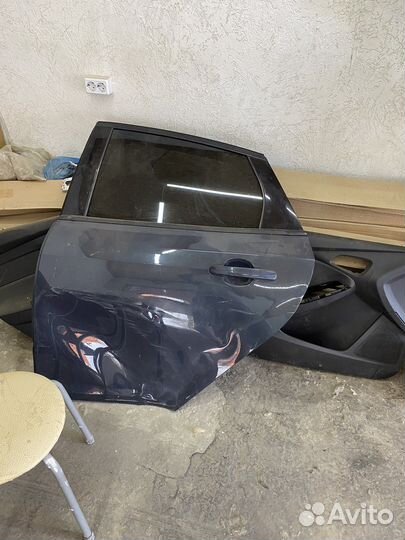 Задняя левая дверь по запчастям focus 3