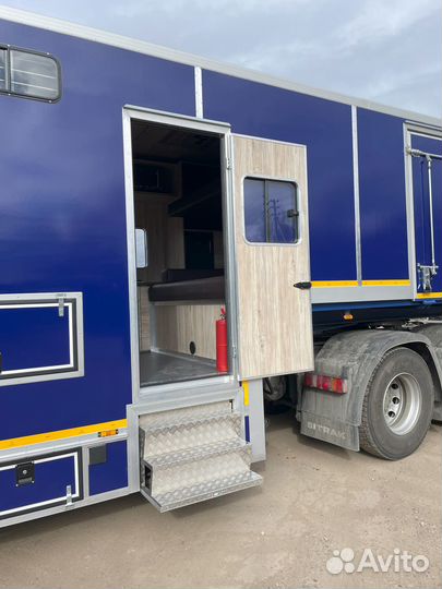 Прицеп для перевозки лошадей на 10 голов