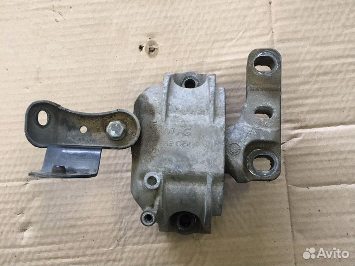 Опора двигателя Skoda Octavia A5 (3326)