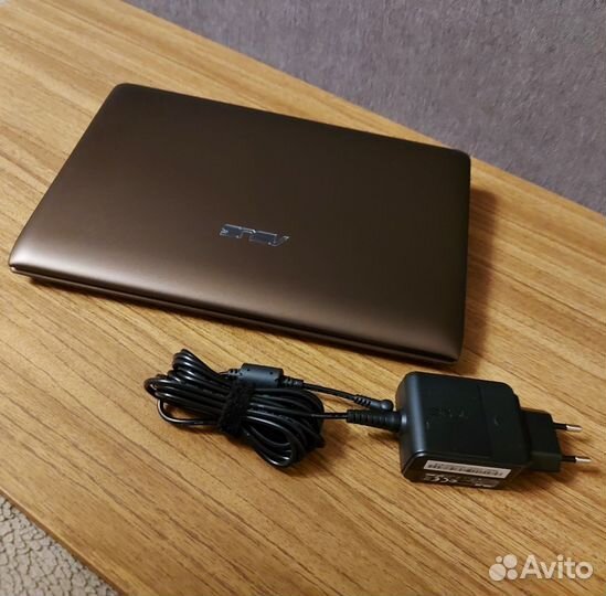 Нетбук Asus Eee PC 1025C