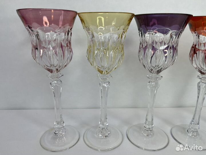 Набор цветных хрустальных бокалов