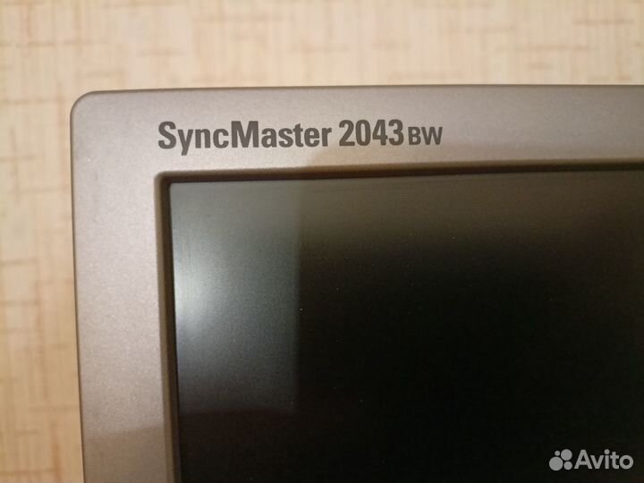Монитор Samsung SyncMaster 2043bw