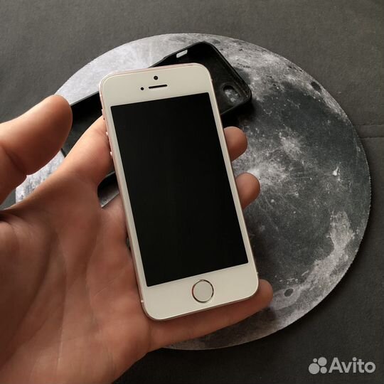 iPhone SE, 32 ГБ