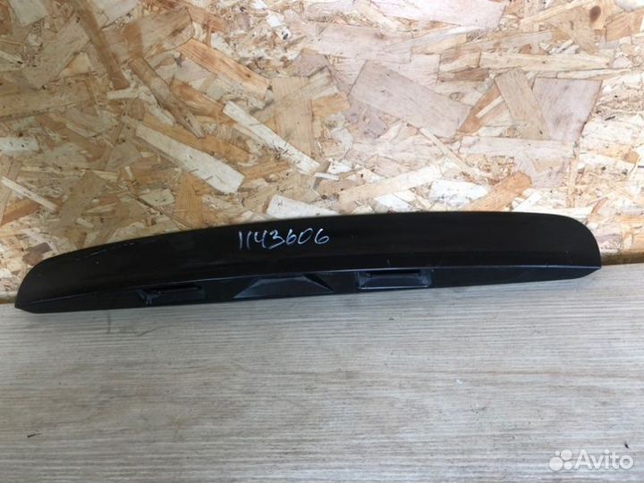 Накладка двери багажника задняя Nissan Qashqai J10