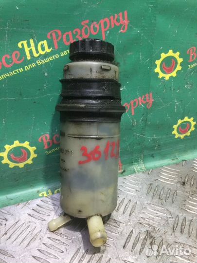 Бачок гур Volkswagen B3 седан 1.8 AAM 1990