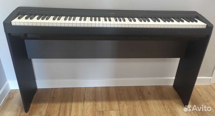 Оригинальная стойка для пианино Yamaha L85