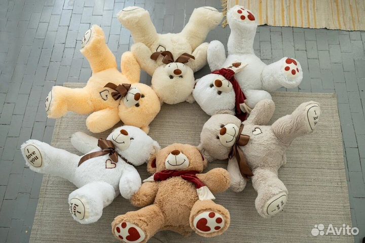 Большой плюшевый мишка