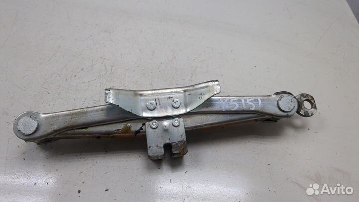 Домкрат Nissan Tiida, 2011