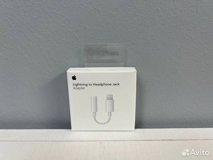Оригинальный Apple Lightning to Headphone Jack