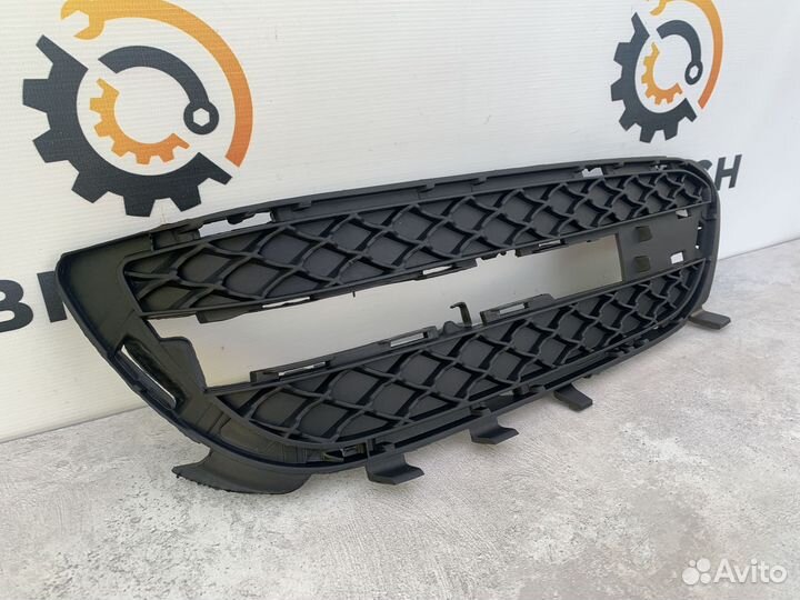 Решетка переднего бампера Mercedes W212 A212885172