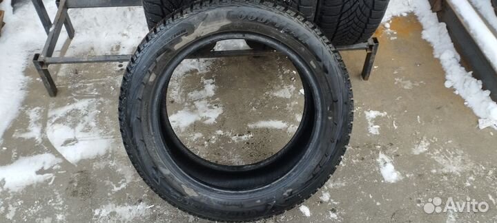 Goodyear UltraGrip 2 215/55 R17 98